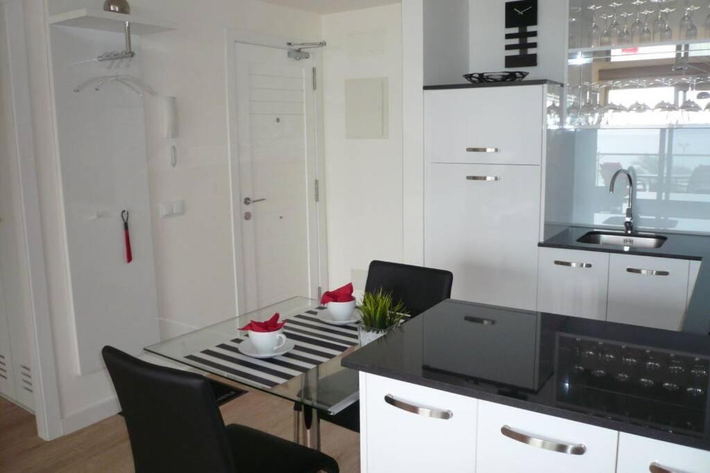Modern Apartment With Stunning Sea View Кала-Мільор Екстер'єр фото